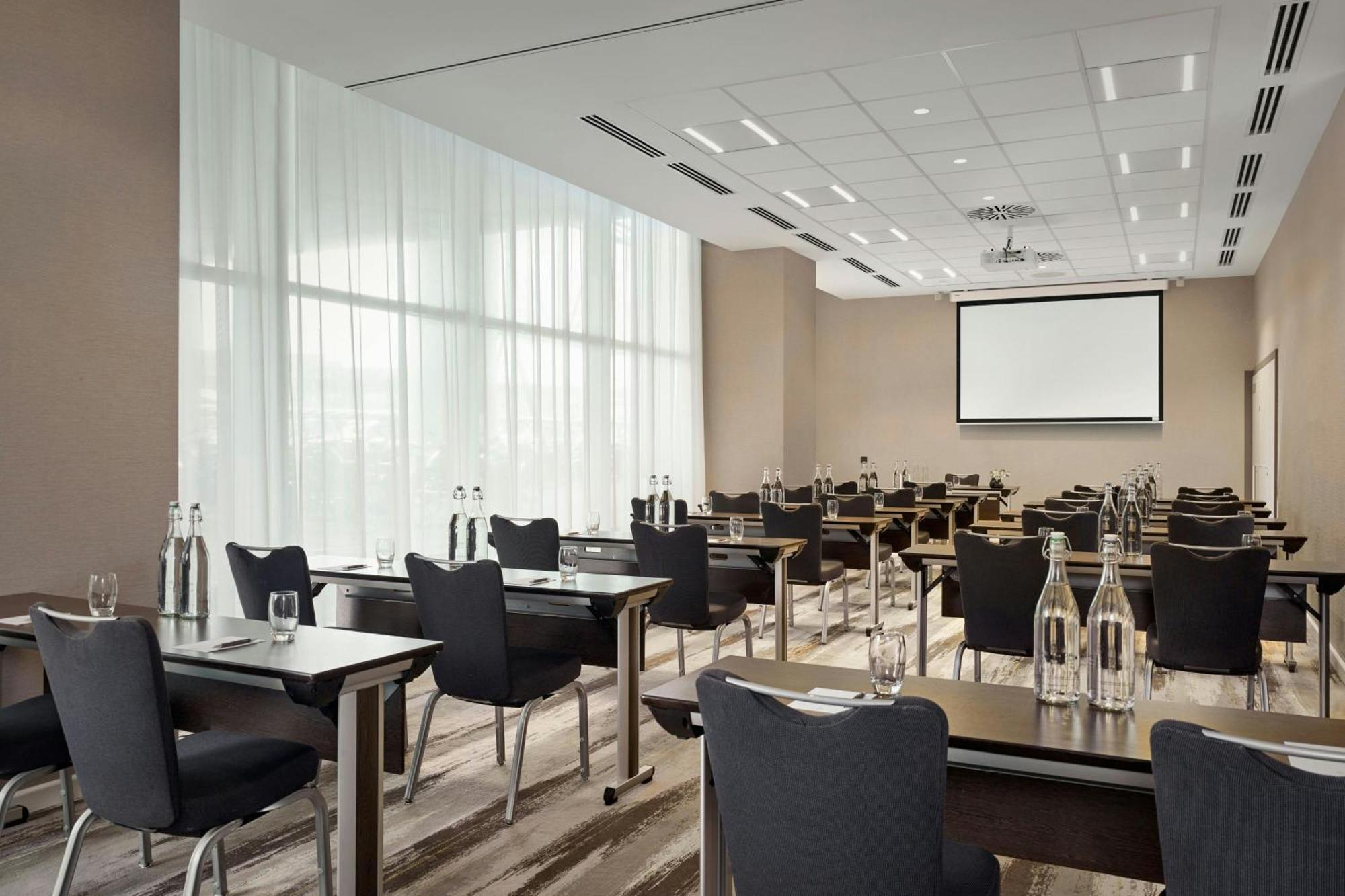 Sheraton Amsterdam Airport And Conference Center 4*